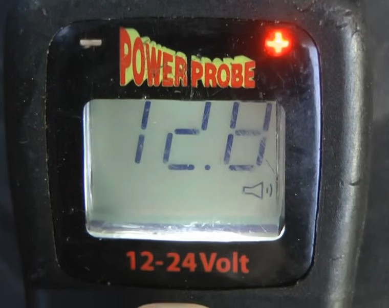 voltage pompe carburant