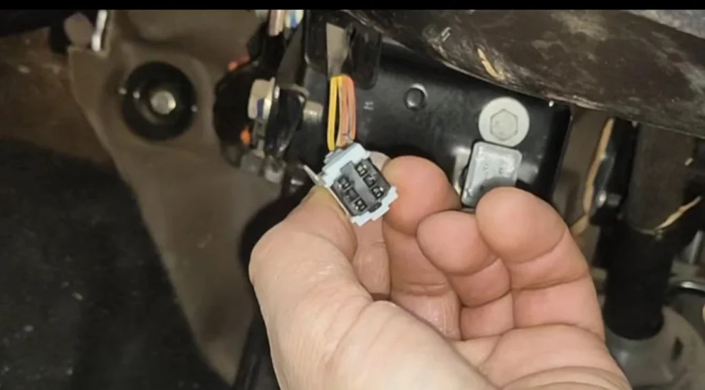 Un capteur d'airbag latéral débranché dans le siège